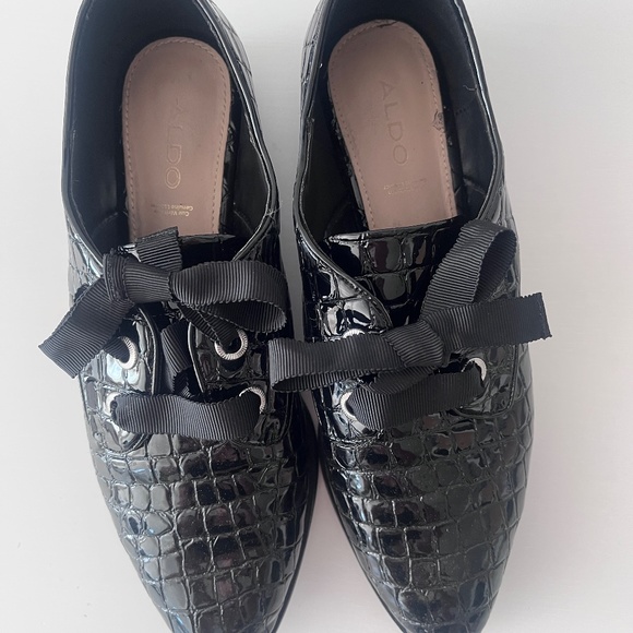 Aldo black patent, faux-snake, lace-up loafers, pointed toe (size 9) - Picture 2 of 3